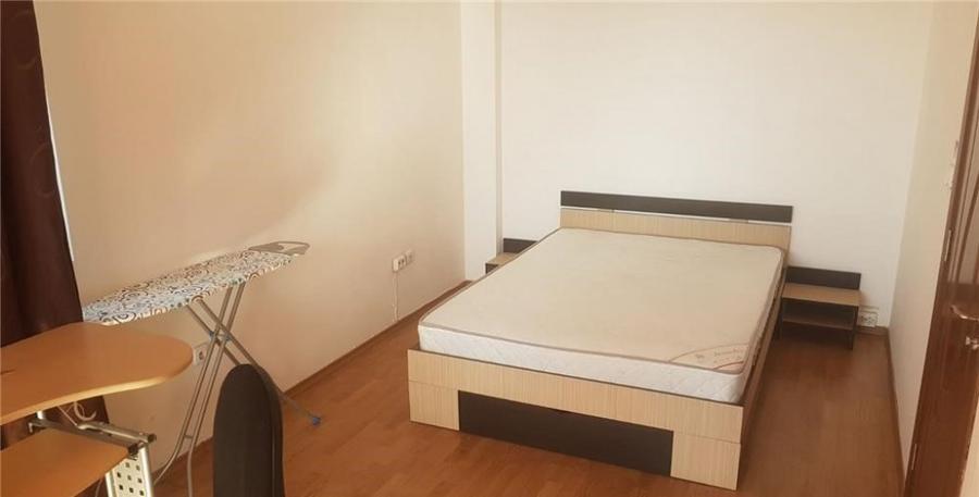 Apartament cu 2 camere decomandat în Victoriei