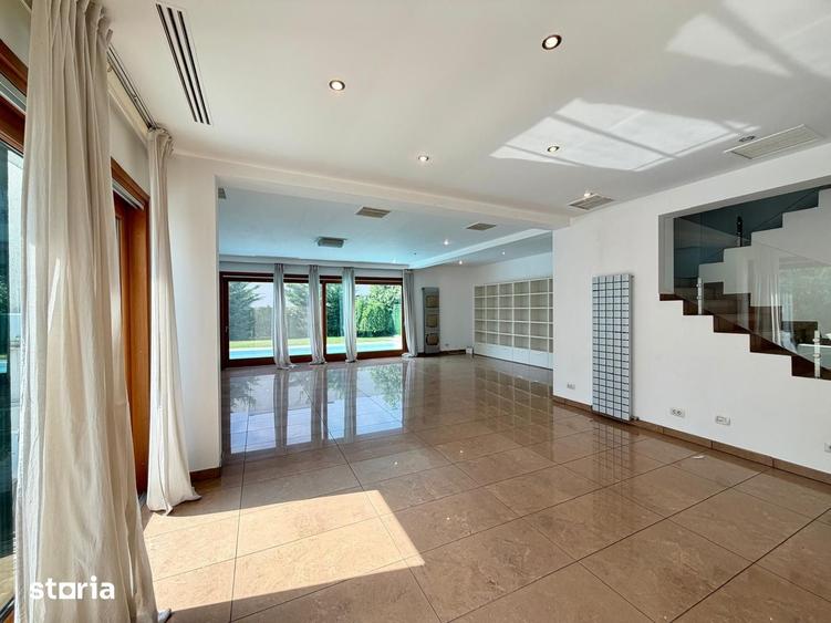 Casă cu 5 camere cu Teren 460 Mp în Central