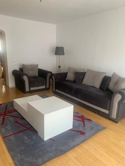 Apartament cu 3 camere decomandat, mobilat în Nerva Traian