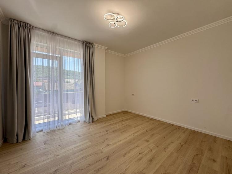 Apartament cu 3 camere semidecomandat în Central