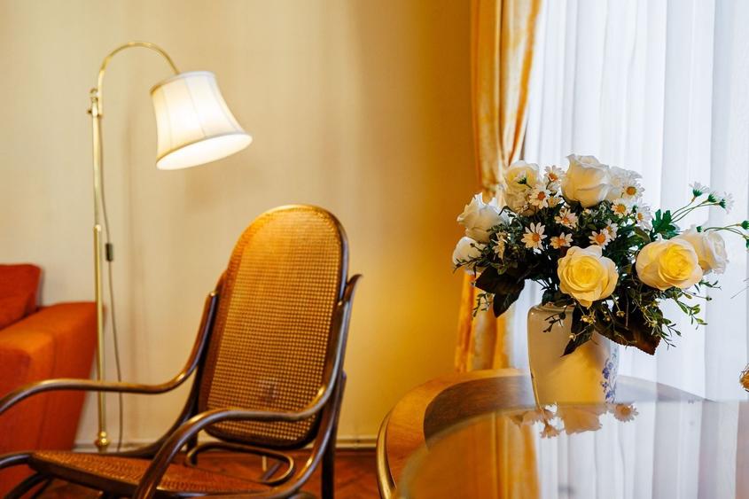 Apartament cu 3 camere semidecomandat, mobilat în Ultracentral