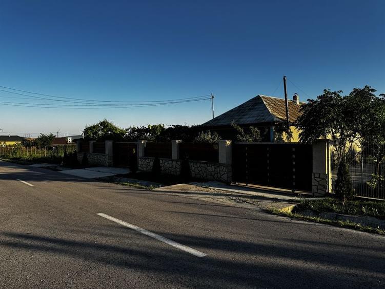 Casă cu 2 camere cu Teren 1800 Mp în Slava Rusă