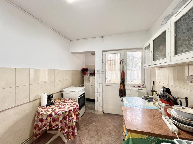 Apartament cu 3 camere decomandat în Pucioasa