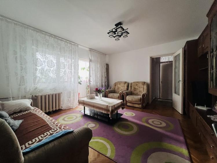 Apartament cu 2 camere semidecomandat, mobilat în Lipovei