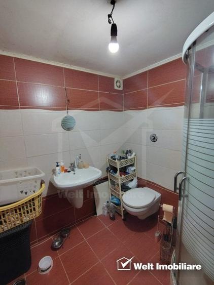 Casă individuală cu 7 camere cu Garaj în Florești