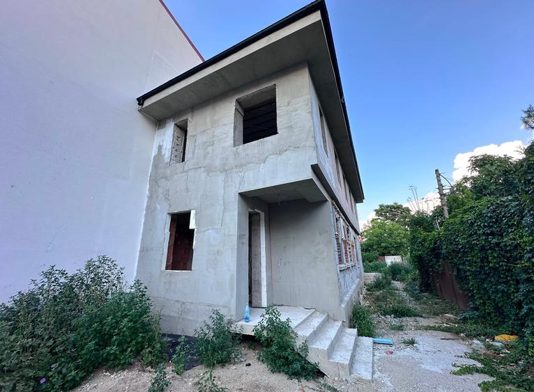 Casă cu 7 camere cu Teren 400 Mp în Dorobanți