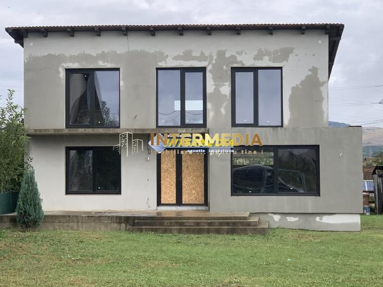 Casă individuală cu 4 camere cu Teren 670 Mp în Ampoi 3