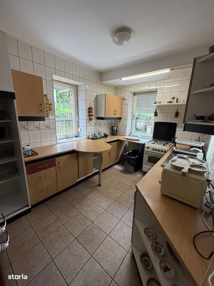Casă cu 4 camere în Central