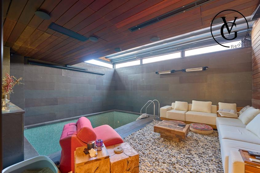 Casă individuală cu 10 camere cu Piscina în Central