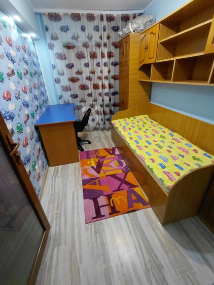 Apartament cu 3 camere decomandat în Siderurgiștilor