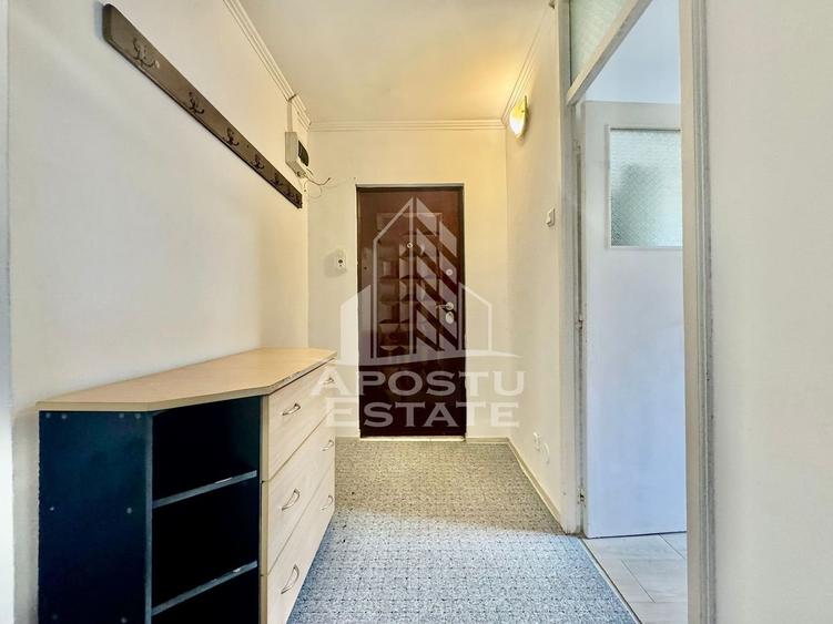 Apartament cu 3 camere decomandat, mobilat în Micălaca