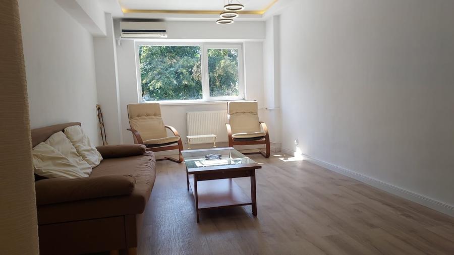Apartament cu 4 camere decomandat în Tineretului