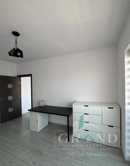 Apartament cu 3 camere semidecomandat, mobilat în Dâmbul Rotund