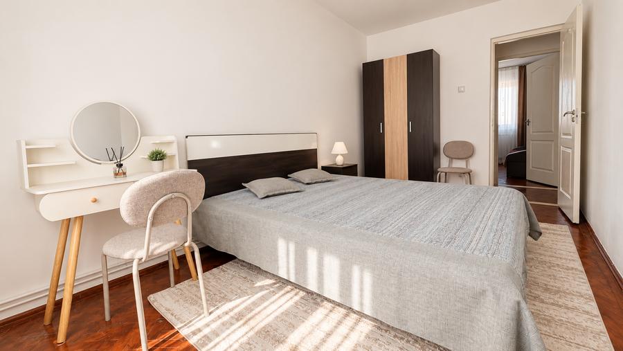 Apartament cu 3 camere semidecomandat în Olimpia-Stadion