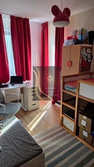 Apartament cu 4 camere decomandat în Tineretului