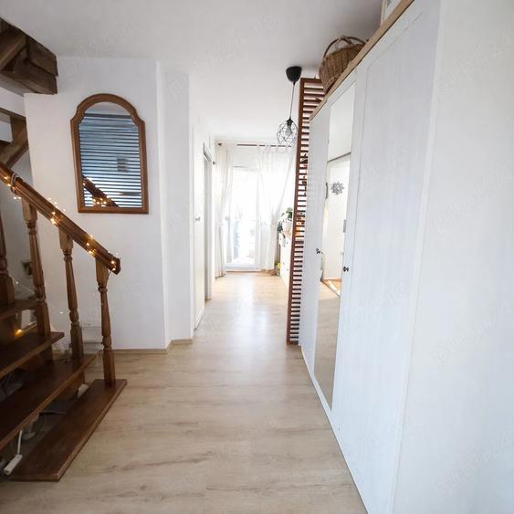 Casă cu 8 camere cu Teren 225 Mp în Ghiroda