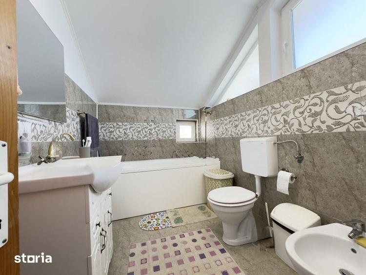 Casă cu 9 camere cu Teren 403 Mp în Republicii
