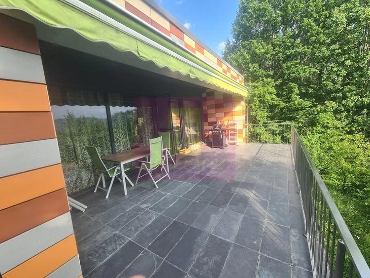 Casă cu 6 camere cu Teren 6600 Mp în Cornu