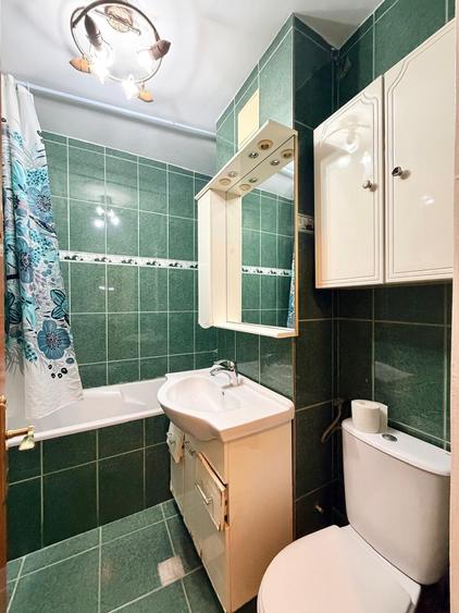 Apartament cu 3 camere decomandat, mobilat în Costin Georgian