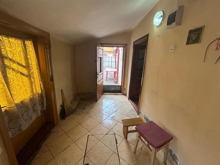 Casă cu 2 camere cu Canalizare în Central