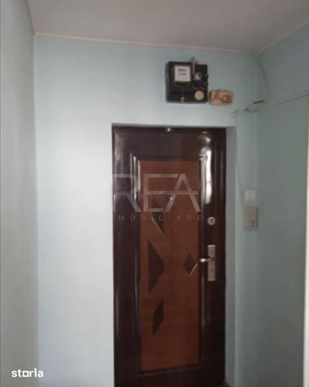 Apartament cu 3 camere semidecomandat în Drumul Taberei