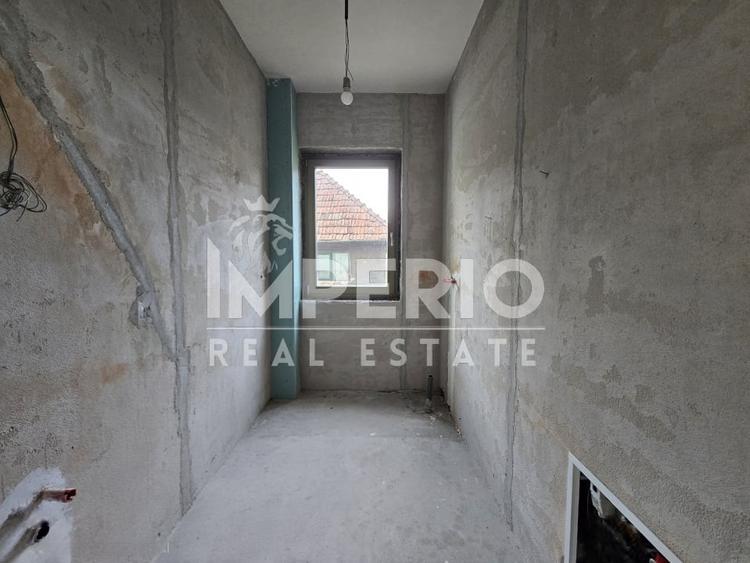 Casă individuală cu 4 camere cu Canalizare în Dâmbul Rotund