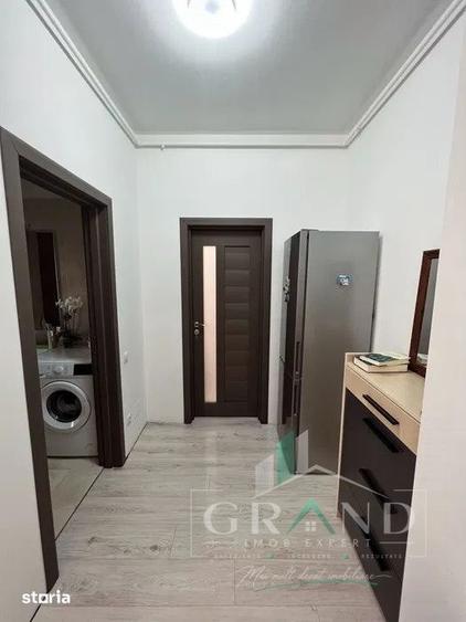 Apartament cu 3 camere semidecomandat, mobilat în Central — fotografia 1