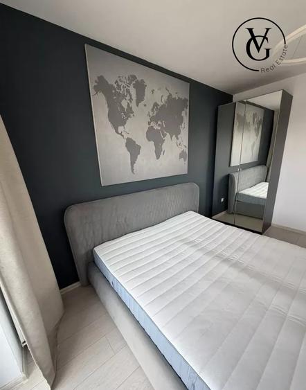 Apartament cu 3 camere semidecomandat, mobilat în P-ța Romană