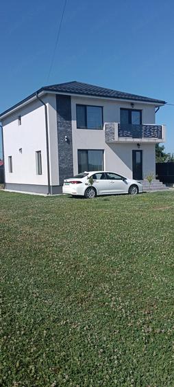 Casă cu 3 camere cu Teren 1000 Mp în Săcueni