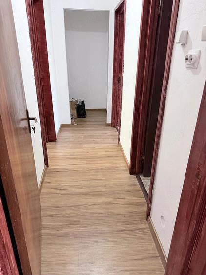 Apartament cu 3 camere semidecomandat în Gorjului