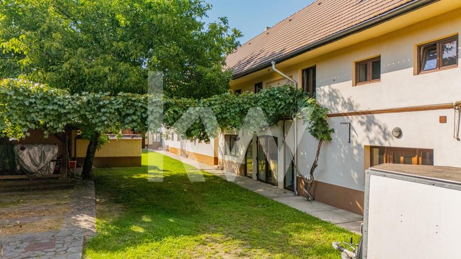 Casă individuală cu 20 camere cu Canalizare în Cristian