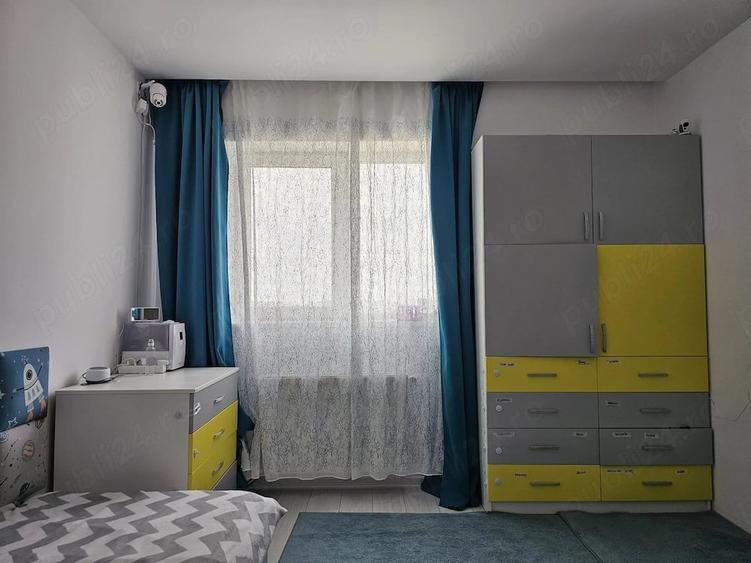 Apartament cu 3 camere decomandat în Exterior Vest