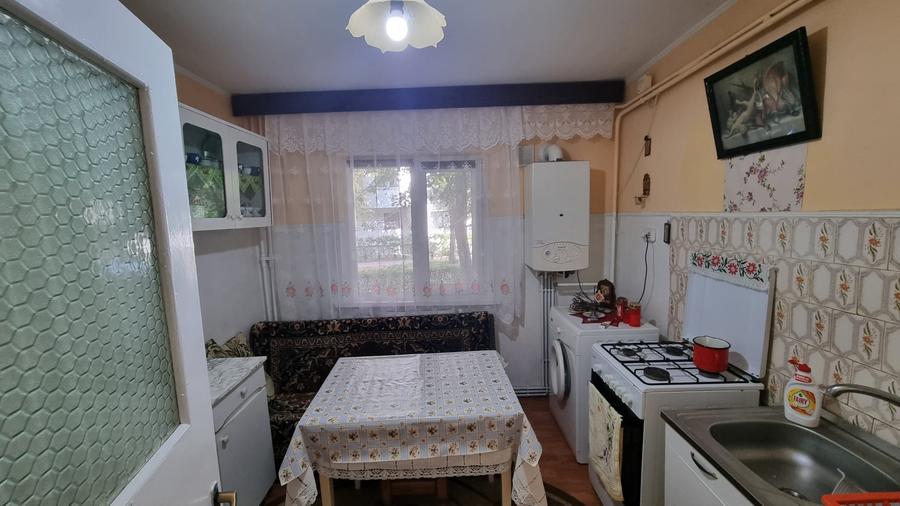 Apartament cu 2 camere decomandat în Nicolina