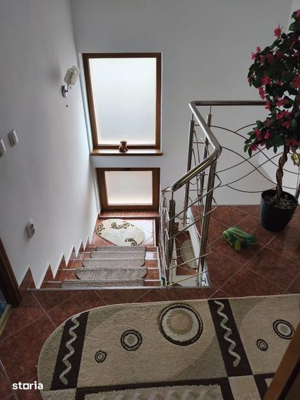 Casă cu 5 camere cu Teren 145 Mp în Vlădesti