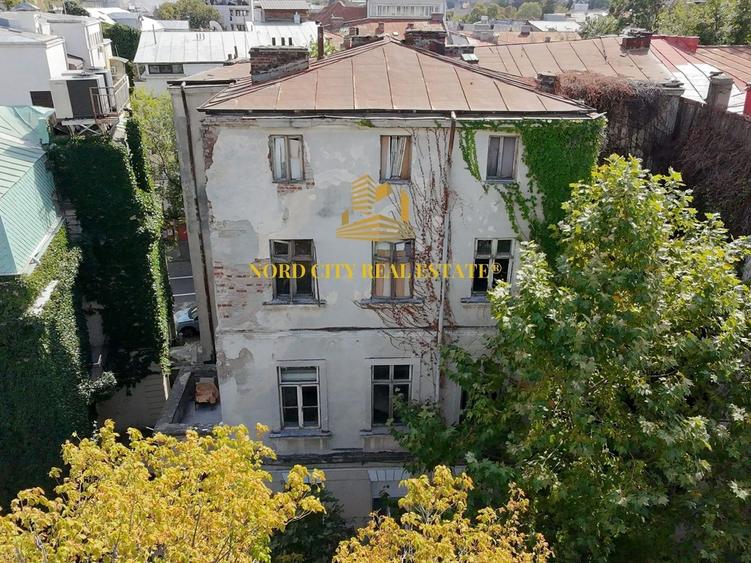 Casă individuală cu 11 camere cu Canalizare în Ferdinand