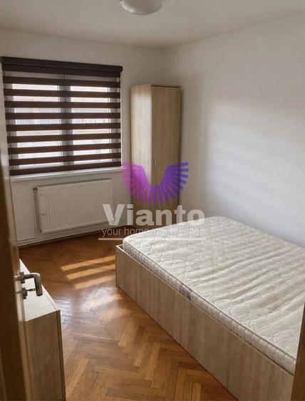 Apartament cu 3 camere decomandat în Central