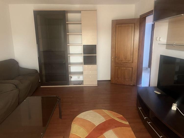 Apartament cu 4 camere decomandat în Panduri