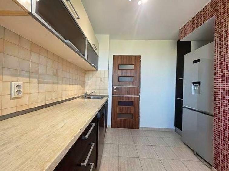 Apartament cu 3 camere decomandat în Lacul Morii