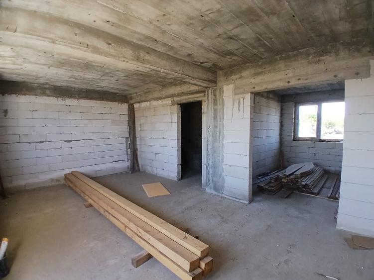 Casă cu 4 camere în Berceni