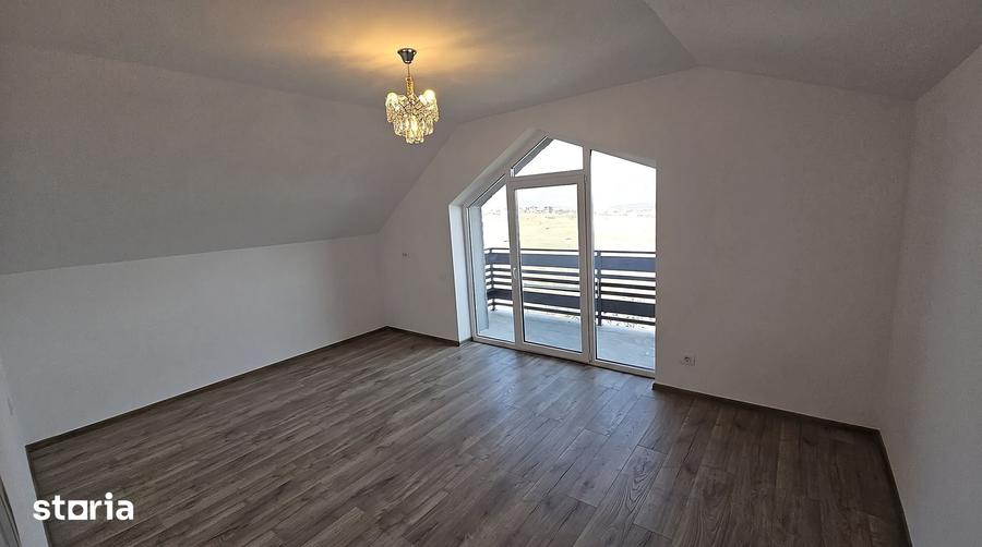 Casă cu 5 camere cu Teren 500 Mp în Exterior Vest