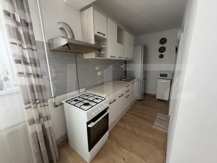 Apartament cu 2 camere semidecomandat, mobilat în Florești