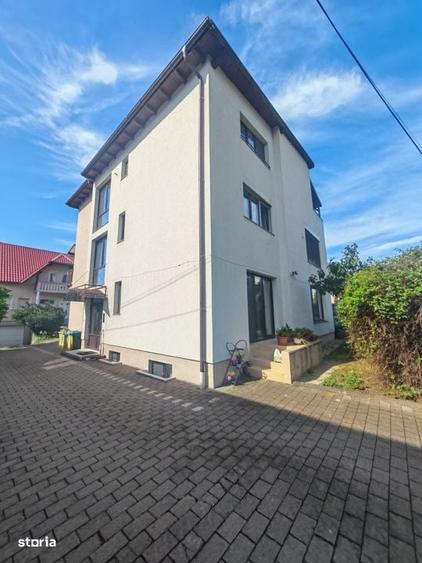 Apartament cu 4 camere în Între Lacuri