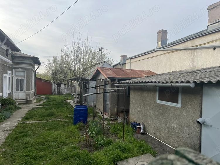 Casă cu 6 camere cu Teren 637 Mp în Central