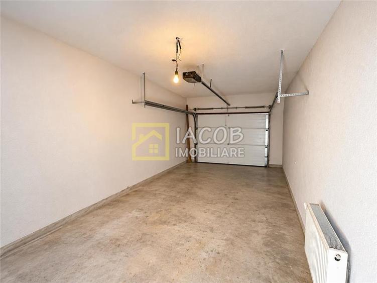 Casă cu 5 camere cu Teren 1179 Mp în Izvoare