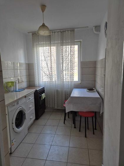 Apartament cu 2 camere decomandat în Titan