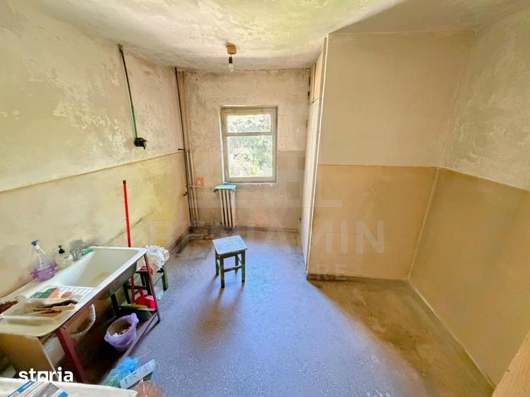 Apartament cu 2 camere decomandat în Craiovița Nouă