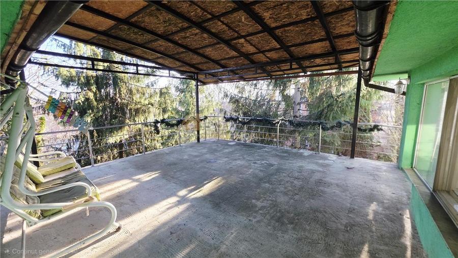 Casă individuală cu 16 camere cu Canalizare în Dâmbul Rotund