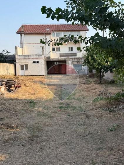 Casă individuală cu 10 camere cu Teren 1109 Mp în Bariera Vâlcii
