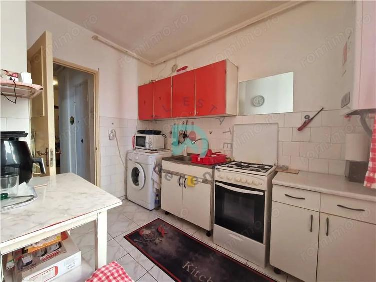 Apartament cu 3 camere decomandat în Astra
