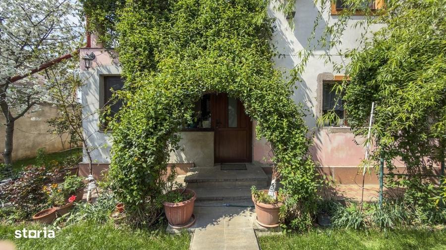 Casă cu 4 camere cu Teren 400 Mp în Central